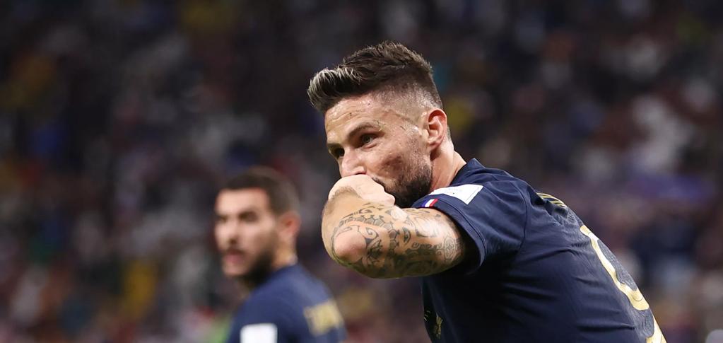 Kế hoạch B của Pháp được đền đáp khi Giroud đánh cắp chương trình