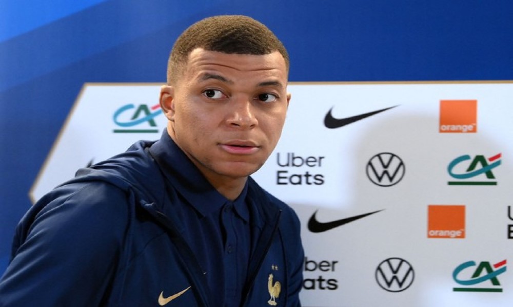 Mbappe tuyên bố vẫn ở lại PSG