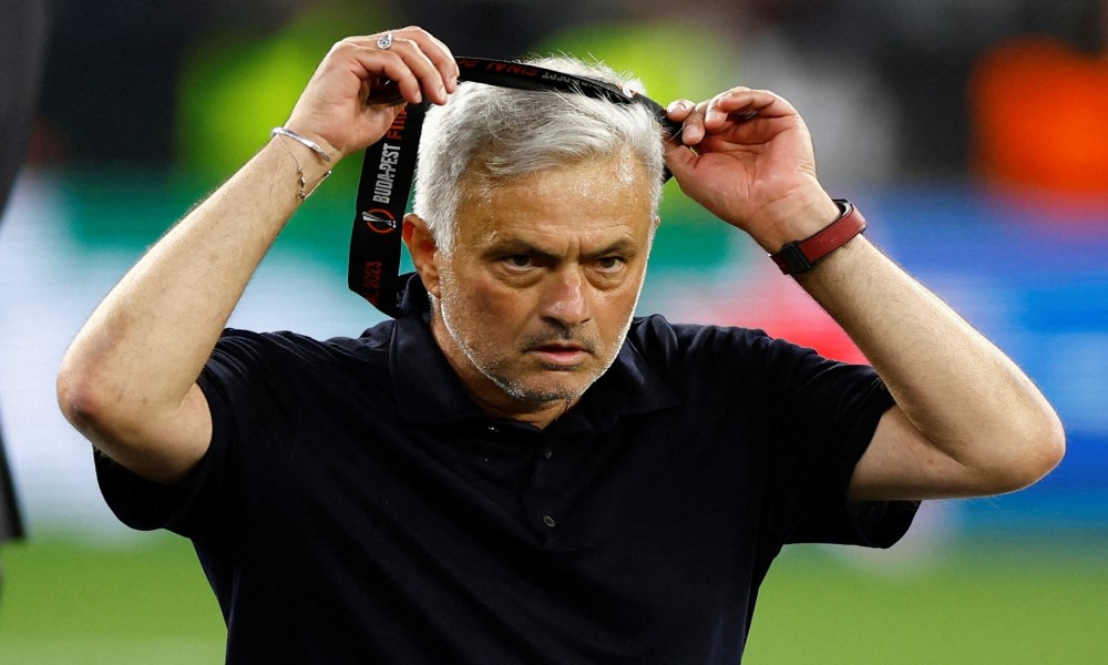 Trọng tài xúc phạm Mourinho bị gạch tên