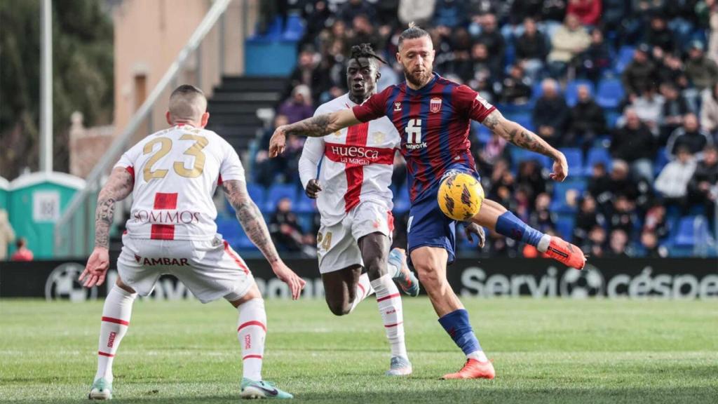 El Eldense y el Huesca no ven puerta en el Nuevo Pepico Amat (0-0)