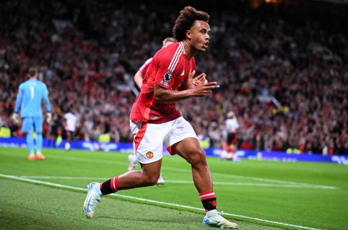 Joshua Zirkzee có thể là hơi thở mới của Man United trên hàng công