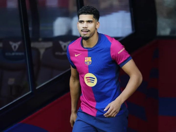 Barcelona ra giá bán Araujo