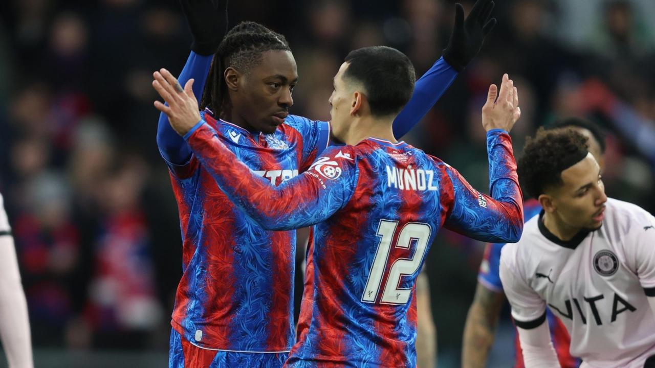 Crystal Palace 1-0 Stockport County: Eberechi Eze's early goal sends Palace  through to FA Cup fourth round | Football News | Sky Sports