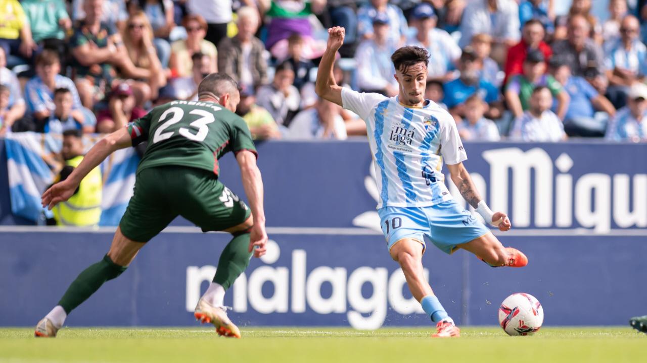 Así te hemos contado la victoria del Málaga CF ante el Eibar (1-0) - Radio  Marca Málaga