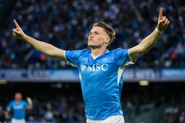 Cuộc sống xa hoa của McTominay và bạn gái ở Napoli
